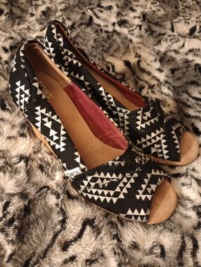 Retro Cloth Black & White Aztec Peep-Toe Wedge Shoes